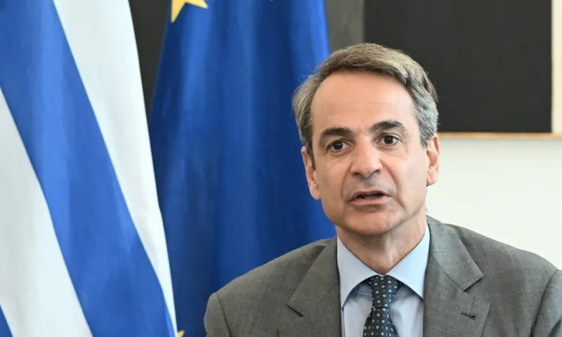 Σάλος για τη φοροκαταιγίδα Μητσοτάκη που έβαλε στο στόχαστρο τους ελεύθερους επαγγελματίες – Τους απαγόρευσαν να είναι φτωχοί!