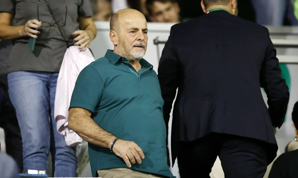 Το «σε στηρίζω» του Κωστούλα έγινε «λευκό», ο Αλαφούζος που δεσμέυθηκε για περισσότερα έσοδα από τα τηλεοπτικά και ο Πανουργιάς που θα ψήφιζε Μπέο.