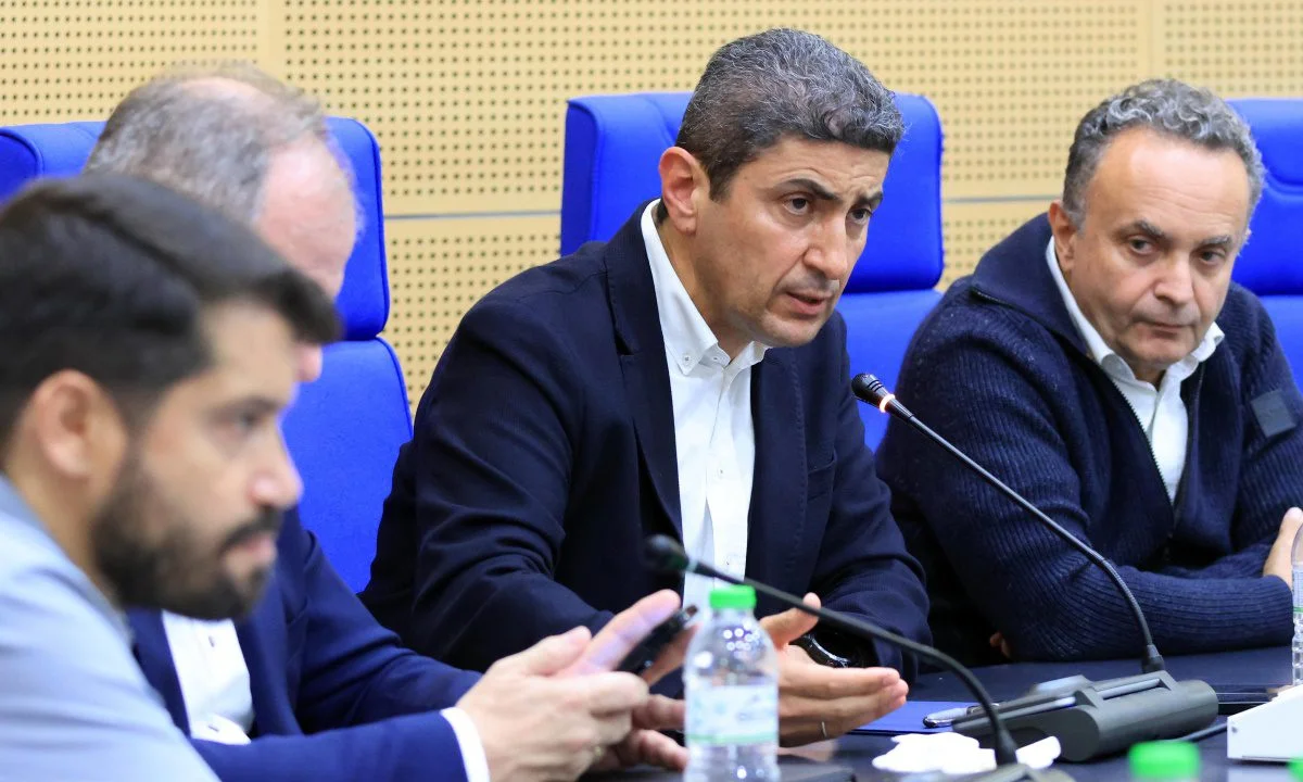 Κάτι παραπάνω από ανήσυχοι είναι οι αγρότες με την ενίσχυση που πρόκειται να λάβουν. Προσπαθεί να… κρυφτεί ο Λευτέρης Αυγενάκης.