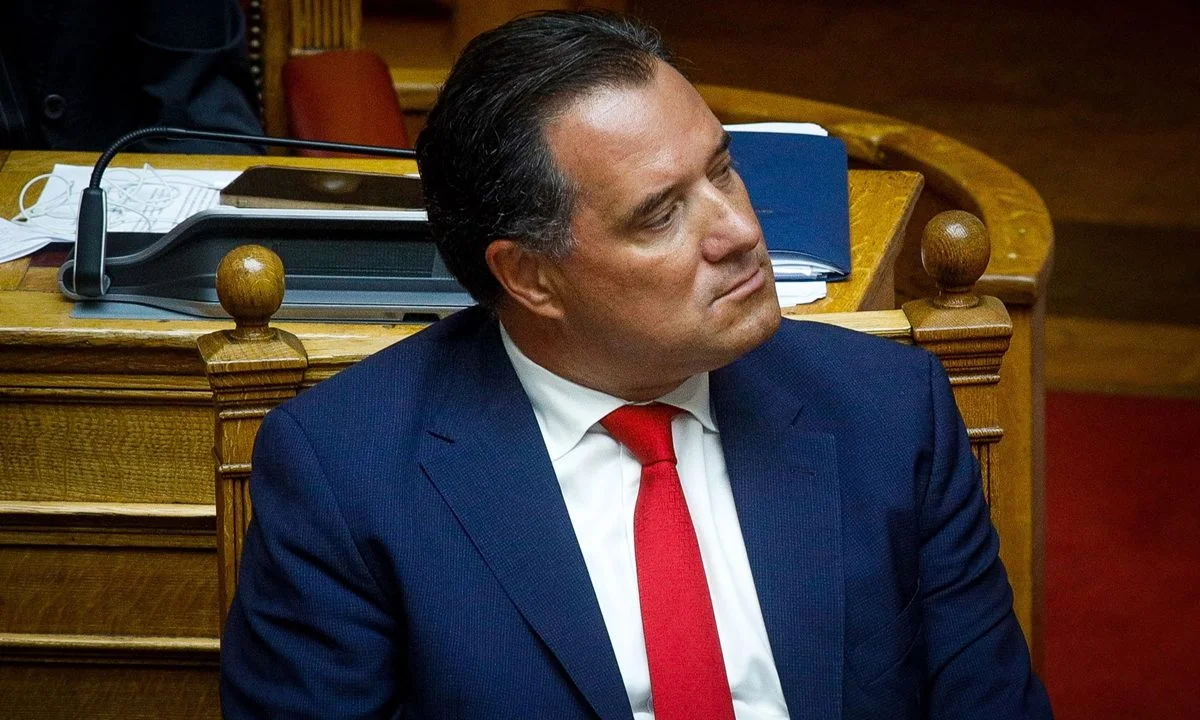 Για τους συγγενείς των θυμάτων στα Τέμπη είπε ότι είχαν «υπερβολική ευαισθησία» και για όλους τους υπόλοιπους ότι «διαστρέβλωσαν τα λόγια του»!