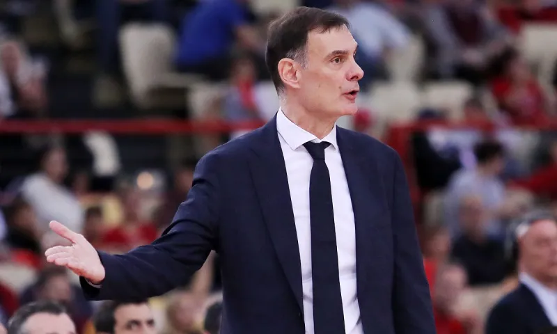 Ολυμπιακός: Ο τραυματισμός του Μιλουτίνοφ φέρνει όλα τα προβλήματα στην επιφάνεια – Μήπως έχει αργήσει ο Μπαρτζώκας;