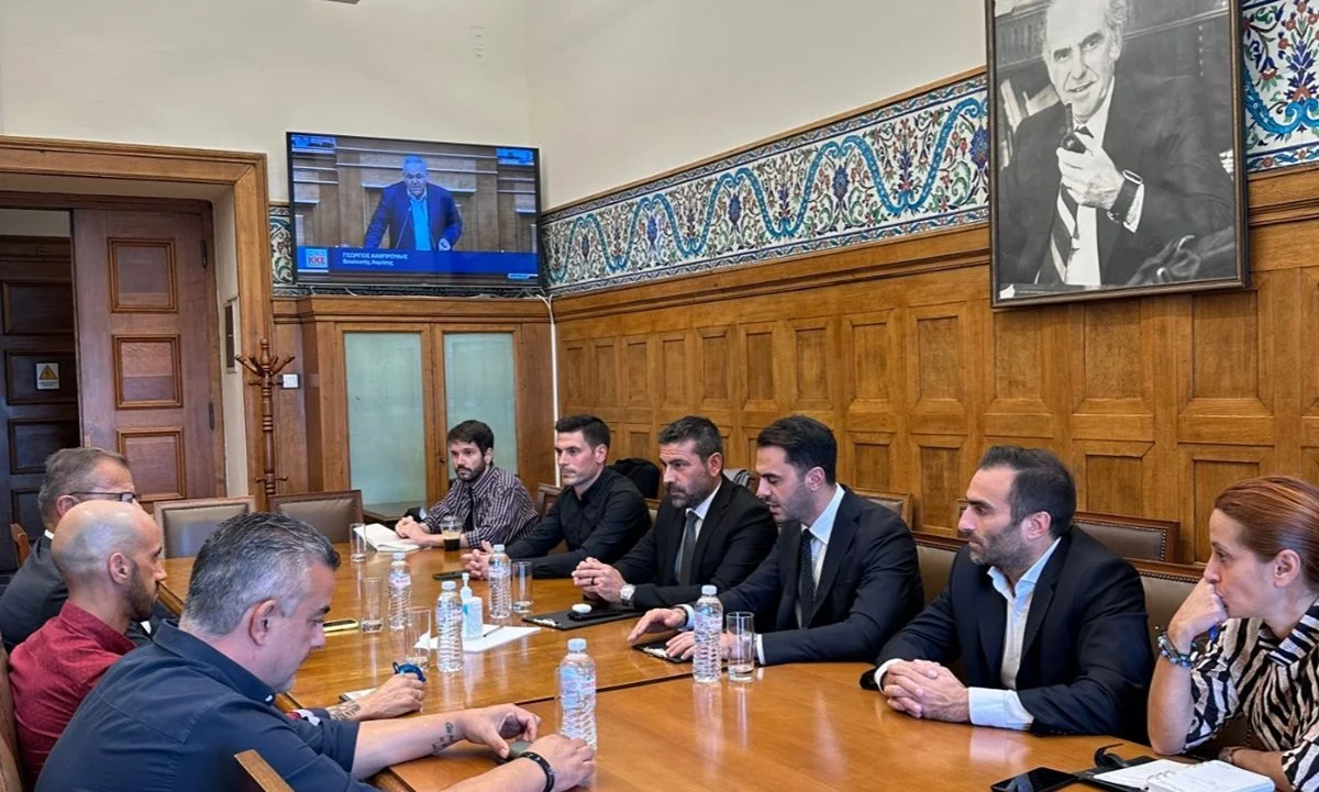 Οι εκπρόσωποι του Ιπποδρόμου ενημέρωσαν τους βουλευτές του ΠΑΣΟΚ για τη σημασία της διατήρησης του Ελληνικού Ιπποδρόμου