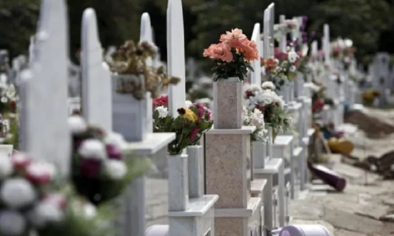 Απίστευτο κι όμως αληθινό, κλέβουν το λάδι από τάφους κοιμητηρίων στην Κρήτη