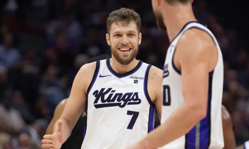 NBA Αποτελέσματα: Επίδειξη δύναμης των Κινγκς του Βεζένκοφ κόντρα στους Λέικερς - Πήραν το ντέρμπι οι Σέλτικς