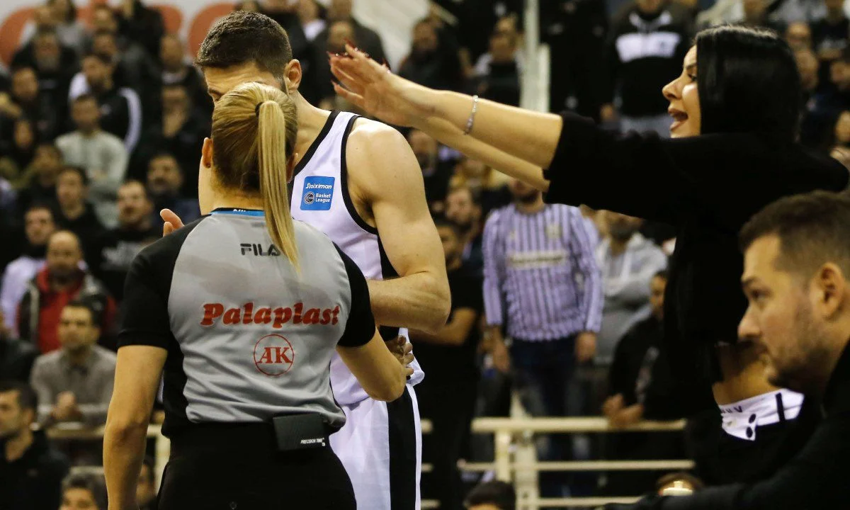 Ατυχής η έμπνευση της Βασιλικής Τσαρούχα να αποβάλλει τον Βαγγέλη Μαργαρίτη επειδή θεώρησε πως έκανε τον Σταυρό του ειρωνικά.