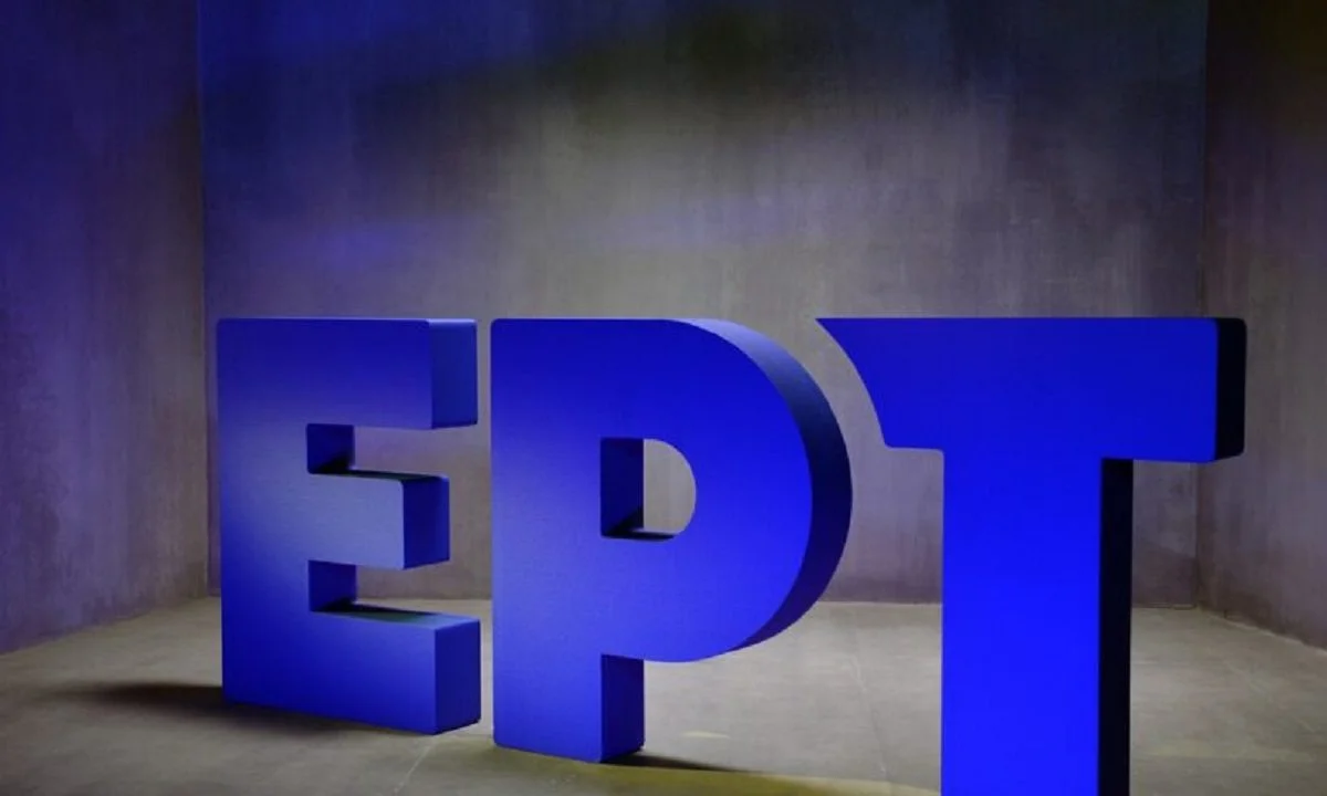 ΕΡΤ: Η διαδικασία αναζήτησης νέας κωμικής σειράς συνεχίζεται στη δημόσια τηλεόραση, ενώ κατατίθενται διαρκώς και νέες προτάσεις.