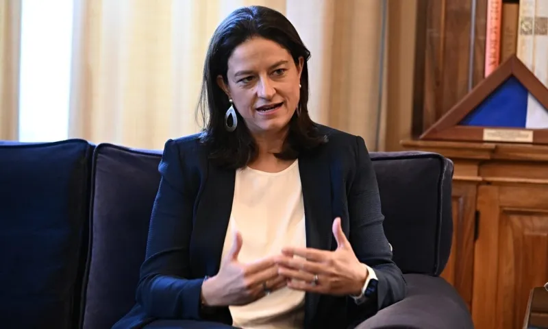 Νίκη Κεραμέως: Ενώ βασιλεύει το πελατειακό κράτος, τάζει διορισμούς στο Δημόσιο μέσω Τεχνητής Νοημοσύνης!