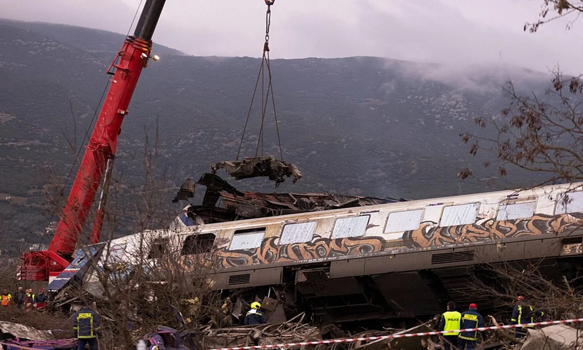 Τέμπη: Οργισμένοι με την ανακοίνωση της Εισαγγελίας, είναι οι συγγενείς των θυμάτων που εδώ και μήνες ζητούσαν να ερευνηθούν τα μοιραία βαγόνια.
