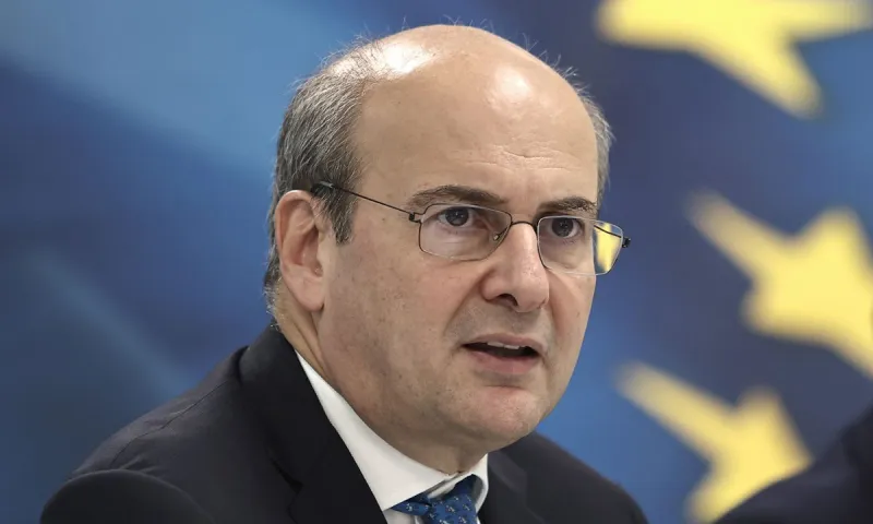 Ελεύθεροι επαγγελματίες: Ή χαράτσι ή η εφορία θα τους κάνει «φύλλο και φτερό» - Φοροφυγάδες μέχρι αποδείξεως του εναντίου!