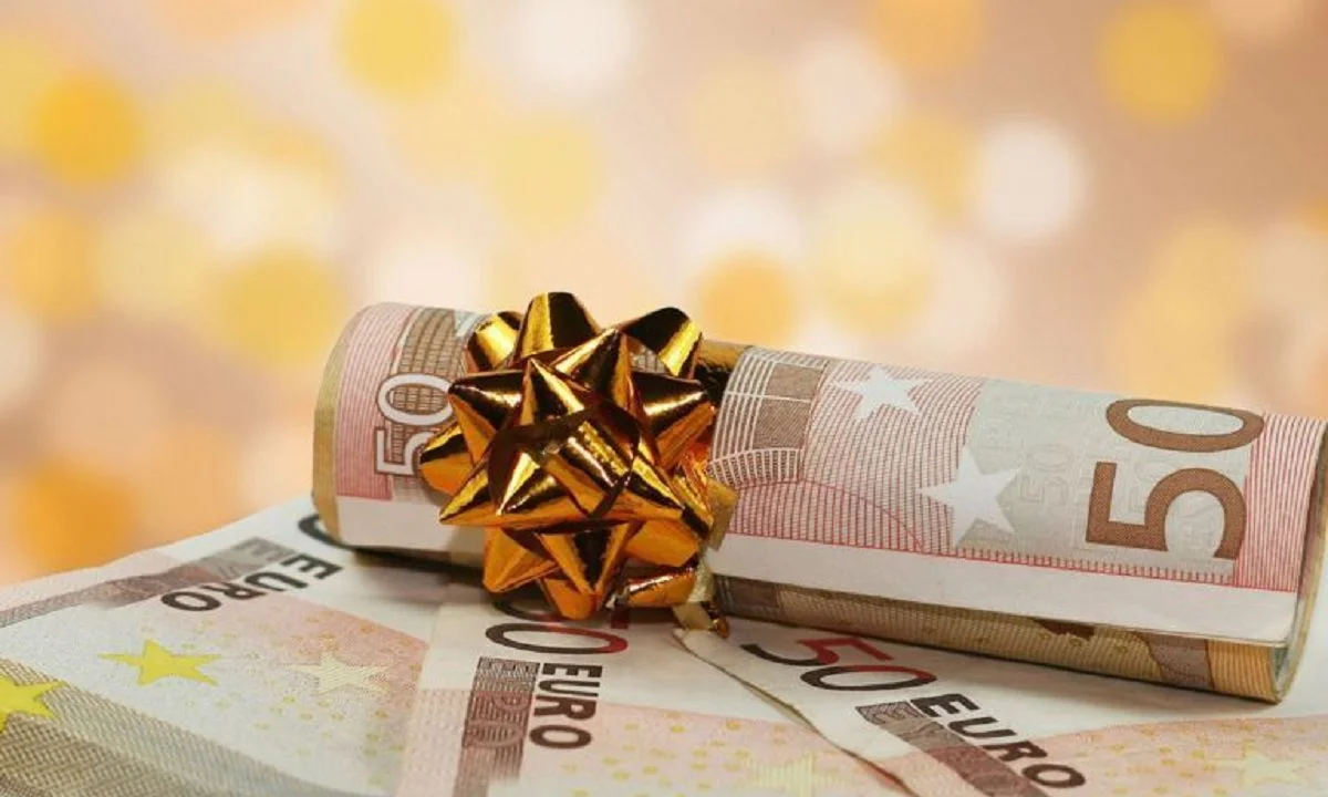 Δώρο Χριστουγέννων: Τι ισχύει για όσους απολύθηκαν ή παραιτήθηκαν μέσα στο 2023