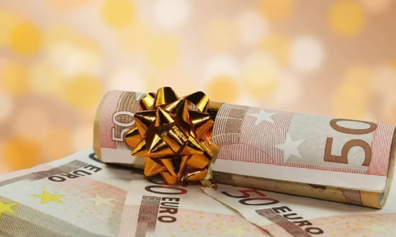 Δώρο Χριστουγέννων: Τι ισχύει για όσους απολύθηκαν ή παραιτήθηκαν μέσα στο 2023