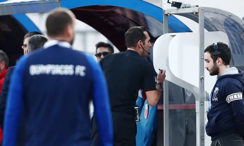 Το VAR και η ΚΕΔ εκθέτουν τον Παπαπέτρου και δίνουν πάτημα στον Ολυμπιακό να μιλάει για στήσιμο