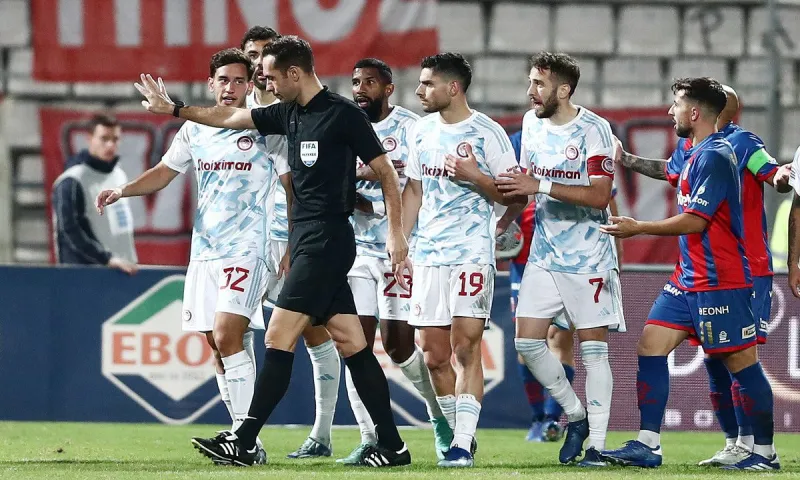 Διαιτησία:  O Oλυμπιακός ζήτησε πέναλτι για χέρι του Μωραϊτη - Γιατί δεν φώναξε ο Γκορτσίλας τον Παπαπέτρου να το δει! (vid)