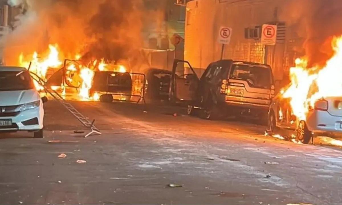 Η Σάντος υποβιβάστηκε για πρώτη φορά από την πρώτη κατηγορία του Βραζιλιάνικου ποδοσφαίρου, κάτι το οποίο προκάλεσε την οργή των οπαδών της!