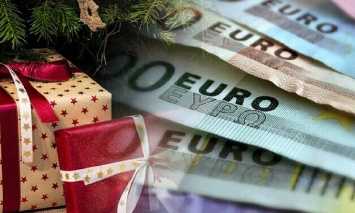 Δείτε πότε θα καταβληθεί το δώρο Χριστουγέννων καθώς επίσης και τα διάφορα επιδόματα, όπως αυτό της θέρμανσης, το Youth Pass του ΟΠΕΚΑ.