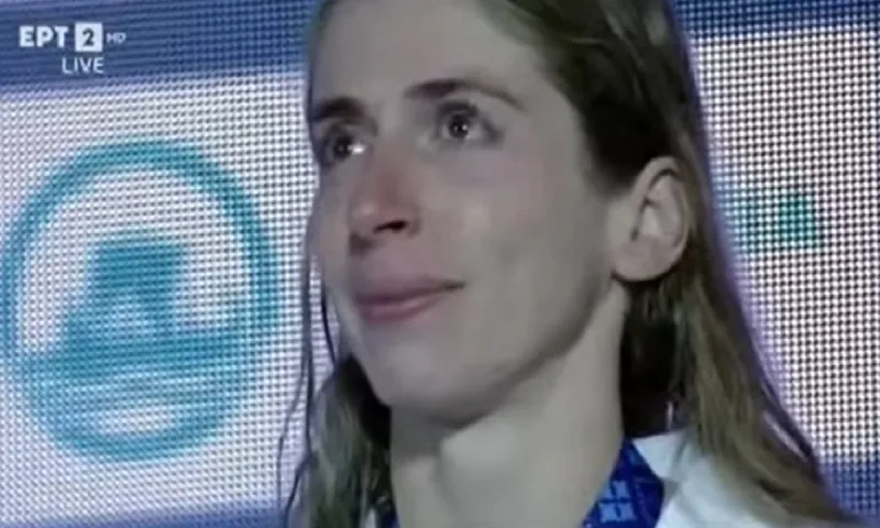 Η συγκίνηση για την Αννα Ντουντουνάκη στο άκουσμα του Εθνικού Υμνου