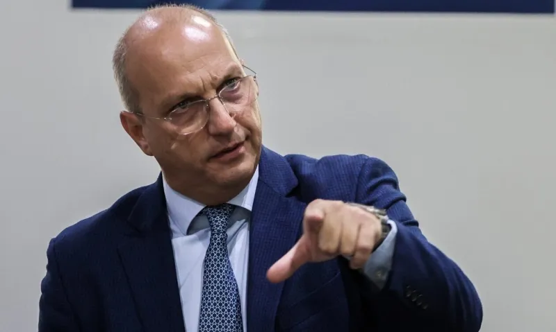 Θλιβερός Γιάννης Οικονόμου: Για να κρύψει τις ευθύνες του, απέδωσε τον χουλιγκανισμό στην Ελλάδα σε πανευρωπαϊκή «πανδημία βίας»!