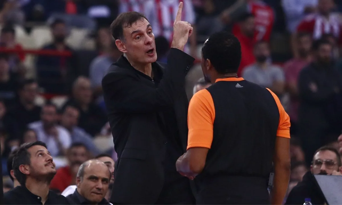 Πώς σχολιάζει το Twitter τη δήλωση που έκανε ο Μπαρτζώκας για την απουσία του Άλεκ Πίτερς με τη Βαλένθια λόγω της γέννησης του παιδιού του.