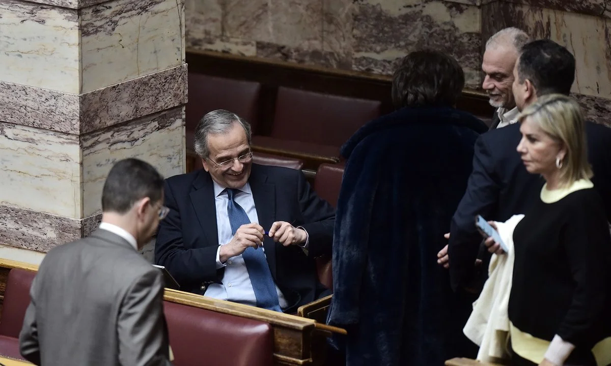 Πληθαίνουν οι αναφορές για δεξιότερο από τη Ν.Δ. κόμμα Σαμαρά