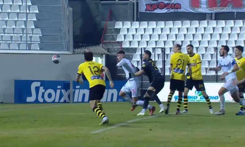 Πανσερραϊκός - ΑΕΚ 2-2: Ο Αθανασιάδης κάνει πέναλτι πριν την ισοφάριση - Τι λέει ο κανονισμός