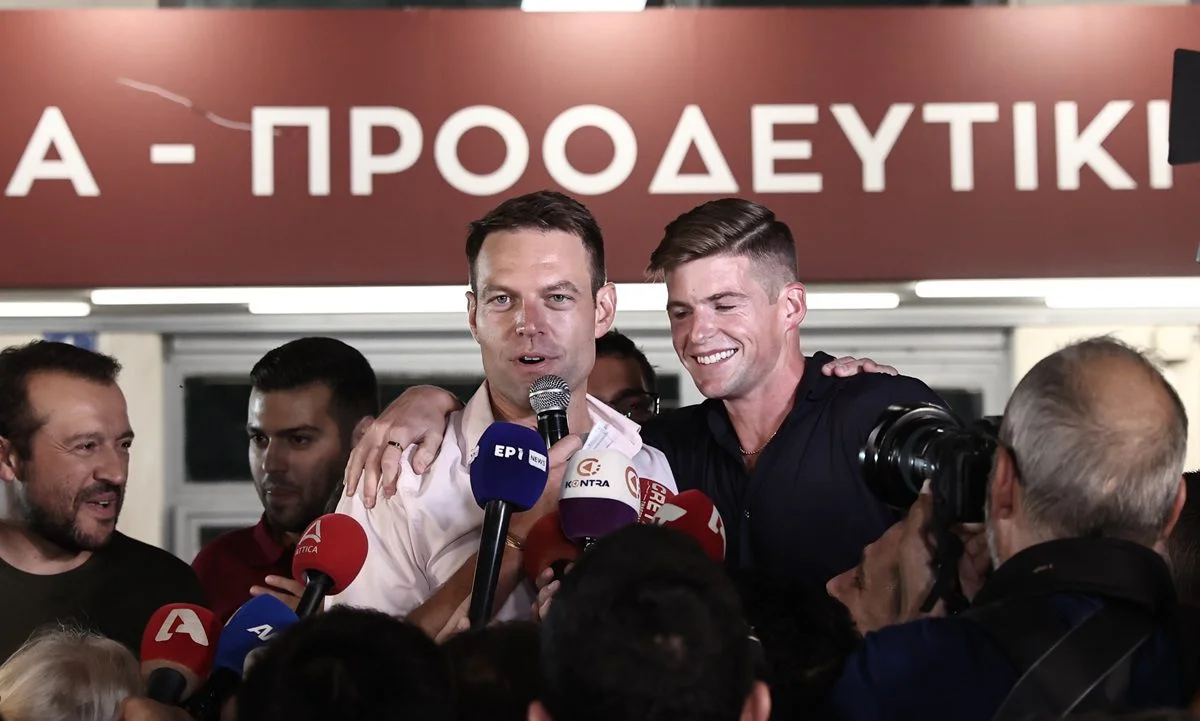 Ο πρόεδρος του ΣΥΡΙΖΑ, Στέφανος Κασσελάκης μαζί με τον άντρα του Τάιλερ Μακμπέθ θα ζήσουν άνετες διακοπές σε ένα φοβερό σπίτι και μια βίλα
