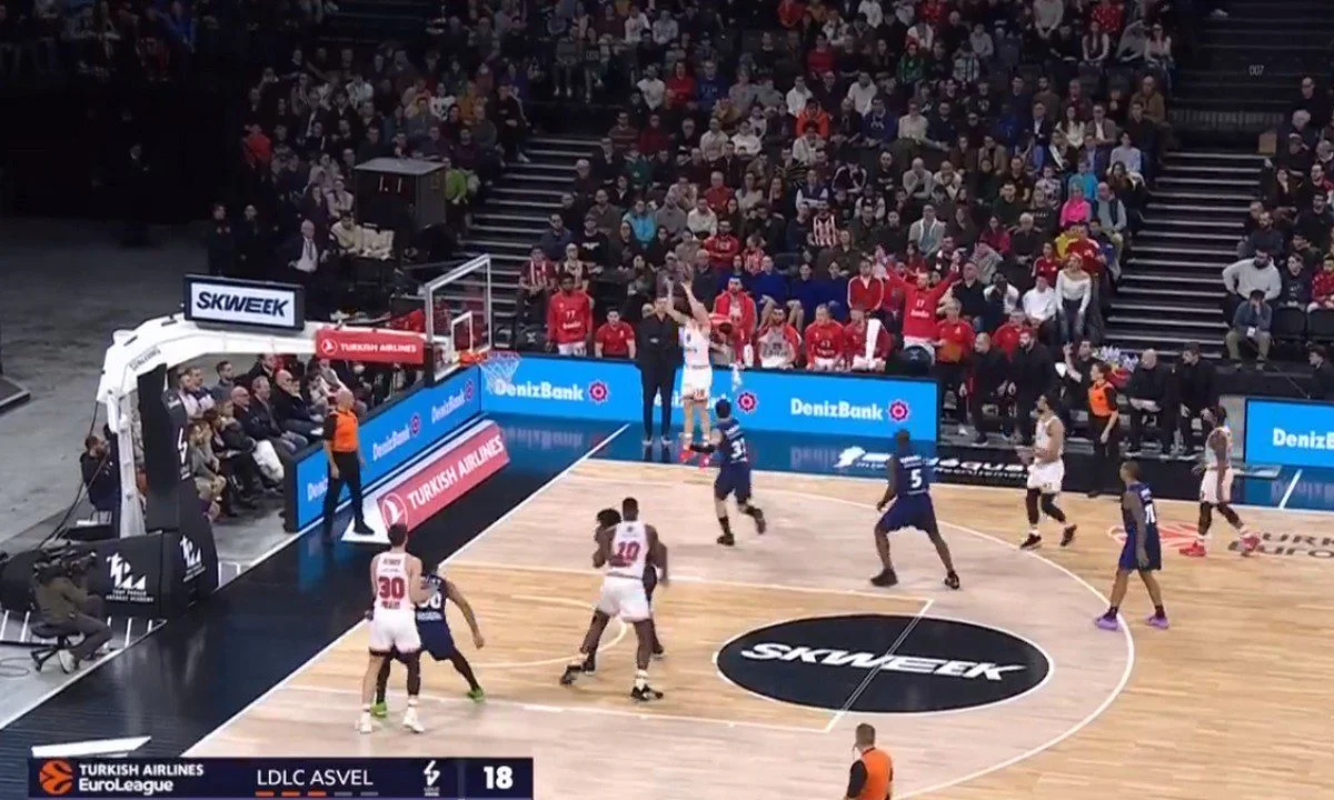 Τρίποντο στο buzzer του δεκαλέπτου ο Παπανικολάου με «μαέστρο» τον Γκος