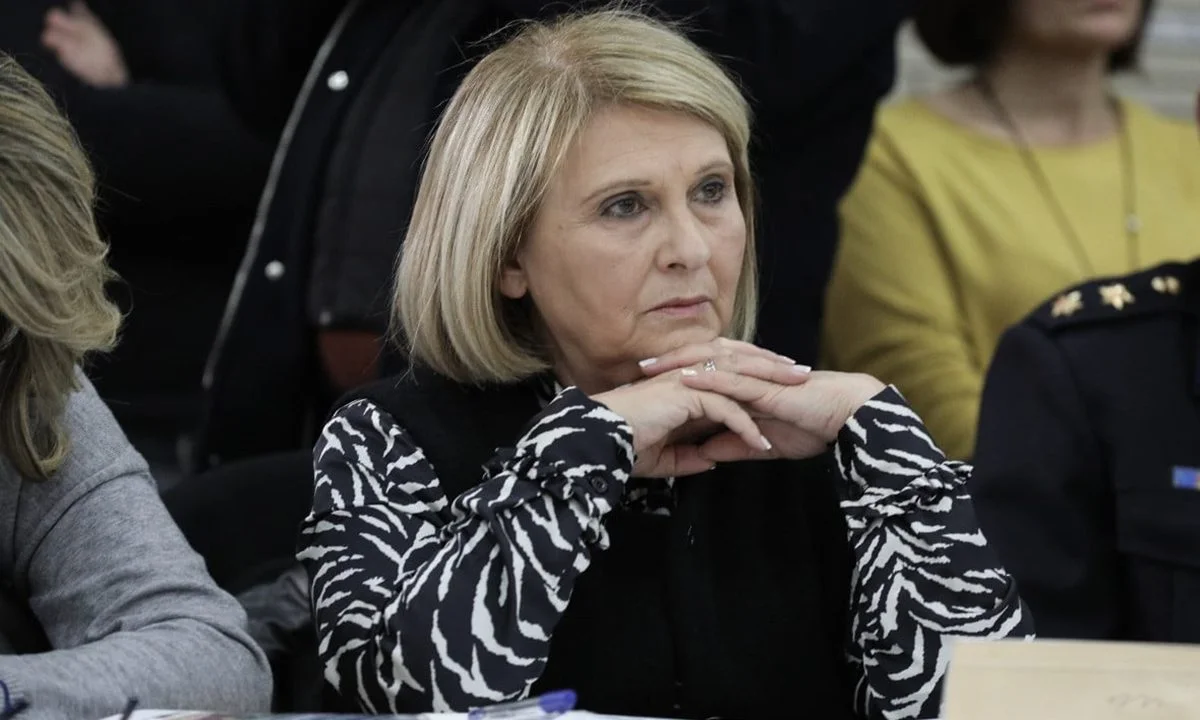 «Ανοίξαμε και σας περιμένουμε» διακηρύσσει η κυβέρνηση προς πάσα κατεύθυνση, στέλνοντας στα σκουπίδια την προεκλογική ατζέντα του μεταναστευτικού.