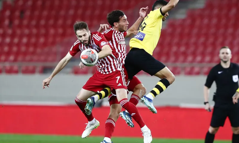 Live ενημέρωση: Η ΑΕΚ περνάει νικηφόρα (2-1) από το Καραϊσκάκης και πιάνει τον ΠΑΟΚ στη βαθμολογία