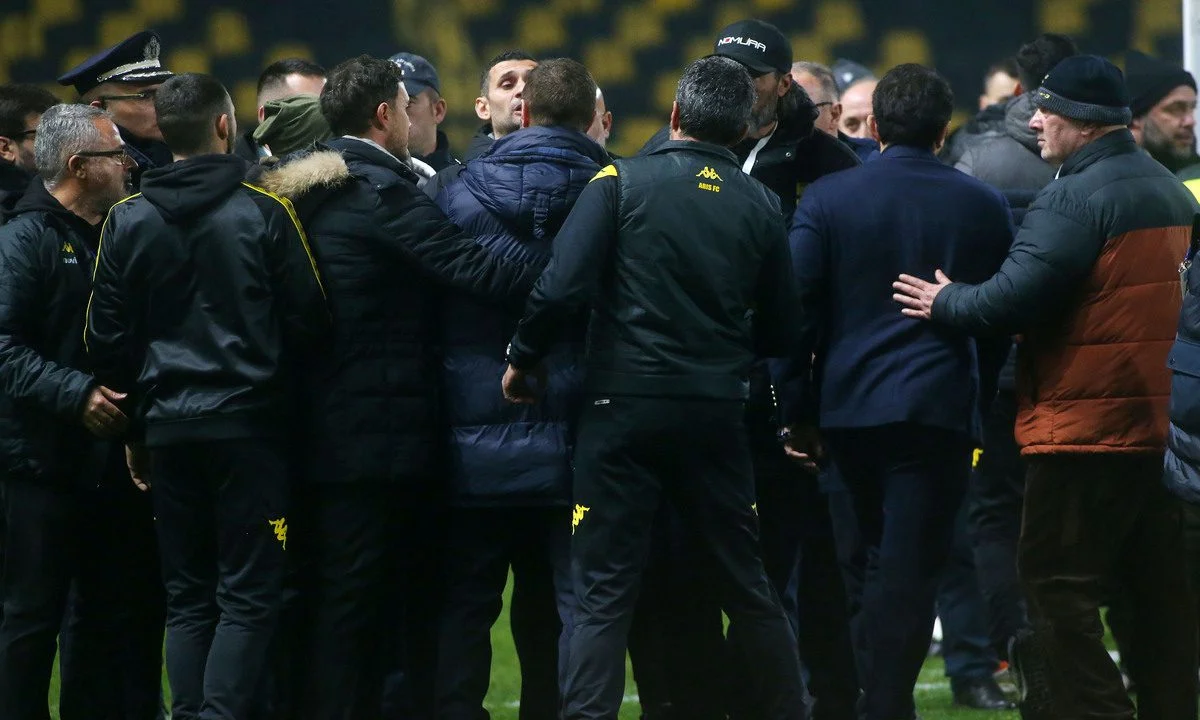 Στο κάθε σπίτι ένας τρελός και στη διαιτησία όλοι! Οσα ειπώθηκαν σε «Καραϊσκάκης» και «Βικελίδης» για τους ξένους διαιτητές!