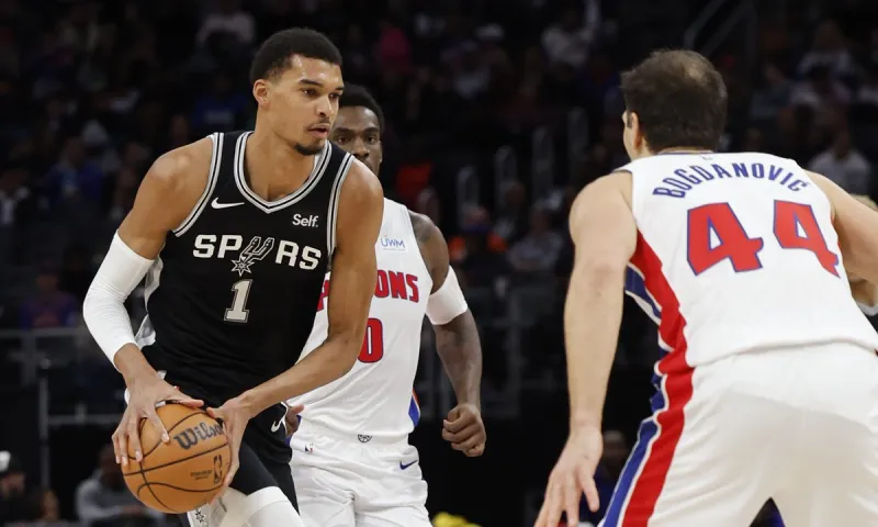 NBA Αποτελέσματα: Μυθικός Γουεμπανιάμα με triple-double σε 21 λεπτά - Στον πάγκο ξανά ο Βεζένκοφ στη νίκη των Κινγκς