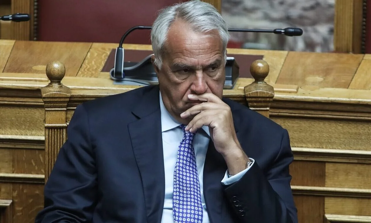 Η ΝΔ εγκαταλείπει εντελώς τη δεξιά και κάποιος πρέπει να «μαζέψει» τις διαρροές για λογαριασμό του Μητσοτάκη - Αυτός μπορεί να είναι ο Μάκης Βορίδης;
