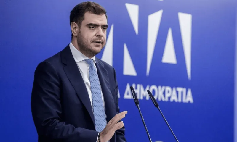 Παύλος Μαρινάκης – ν/σ για γκέι γάμους: Λέει στους διαφωνούντες βουλευτές να απέχουν, και πριν 1 χρόνο έλεγε ότι «εκλέγονται για να ψηφίζουν, όχι να απέχουν»!