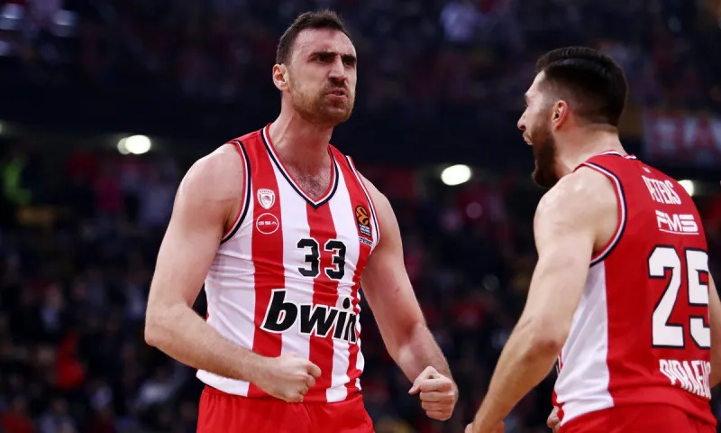 Ο Μιλουτίνοφ είναι εδώ! - Απίθανο double-double στο ημίχρονο με Μακάμπι