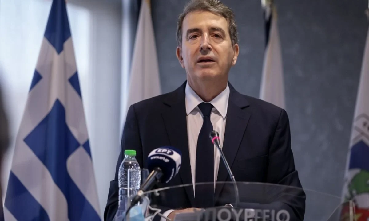 Σοκ στη διαιτησία: Ο κ. Χρυσοχοϊδης προέτρεψε τους Έλληνες να πάρουν τα παιδιά τους και να πάνε στα γήπεδα!