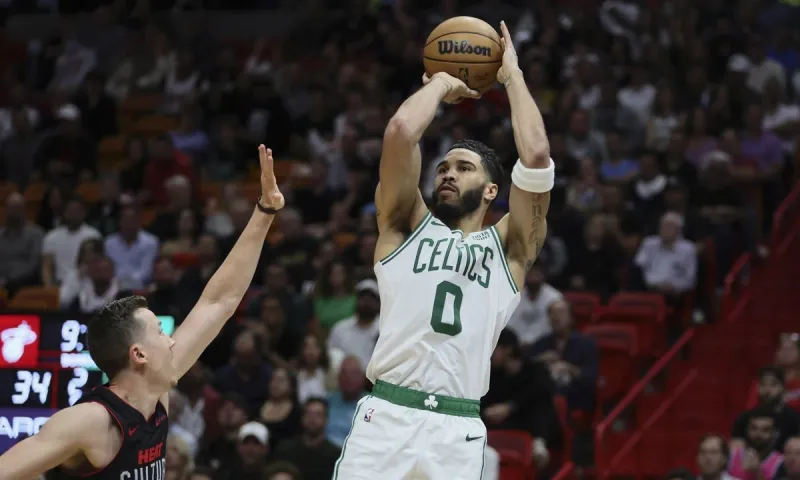 NBA Αποτελέσματα: Περίπατος των Σέλτικς στο Μαϊάμι - Συντριβή για τους πρωταθλητές Νάγκετς!