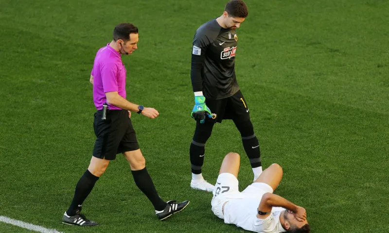 AEK - OΦΗ: Κανένα επιθετικό φάουλ στο πρώτο γκολ! Δύσκολη η φάση του πέναλτι (vids)