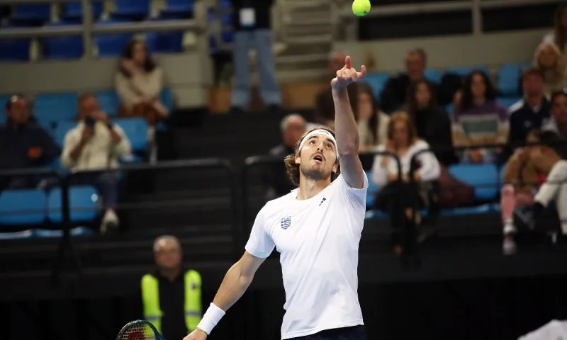Davis Cup: Εύκολα ο Τσιτσιπάς και το 1-0 η Ελλάδα