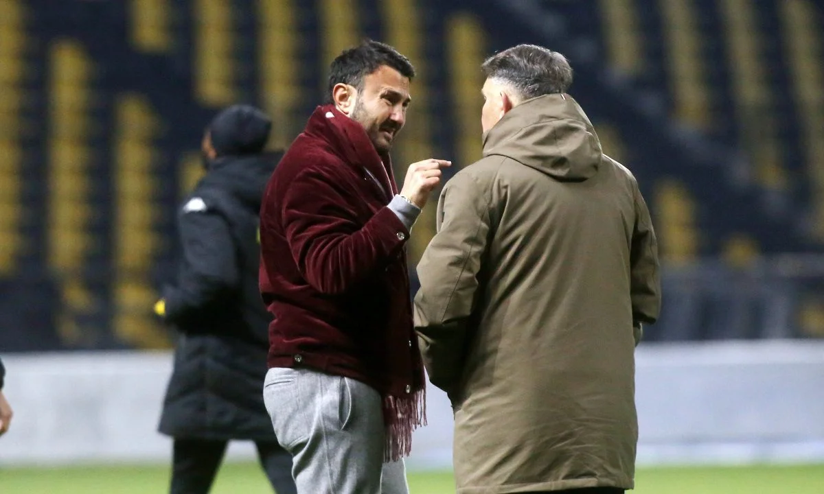 Μια κακή χρονιά πόσο χειρότερη να γίνει; Μπορεί! Ο Ολυμπιακός που έχασε ένα ακόμα ντέρμπι, να χάσει και το ευρωπαϊκό εισιτήριο. Από τον Άρη!