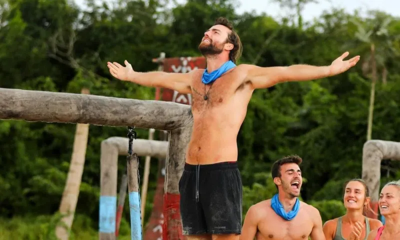 Survivor: Όλο το Twitter αποθέωσε τον Ρομπ Τζέημς μετά την αποχώρησή του - «Χαμός» με τους Μπλε