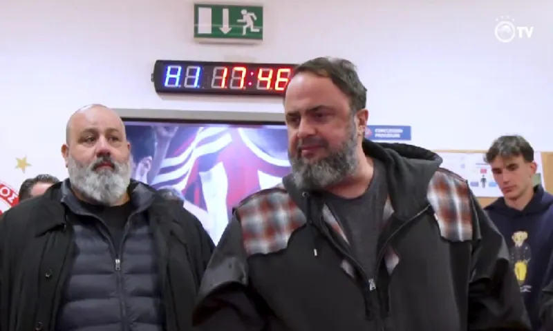 Βαγγέλης Μαρινάκης: Ο πρόεδρος του Ολυμπιακού τρελάθηκε με την ομάδα νέων των ερυθρόλευκων και δεν έπαιξε ρόλο η πρόκριση μόνο