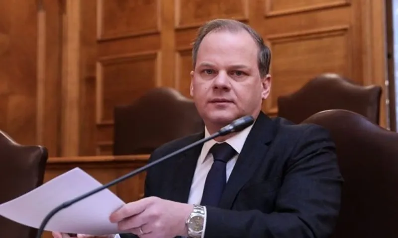 Κώστας Α. Καραμανλής - Τέμπη: Προκλητικός, τα «φόρτωσε» όλα στο ανθρώπινο λάθος - «Δεν είναι σίγουρο ότι τα συστήματα ασφαλείας θα απέτρεπαν το δυστύχημα»