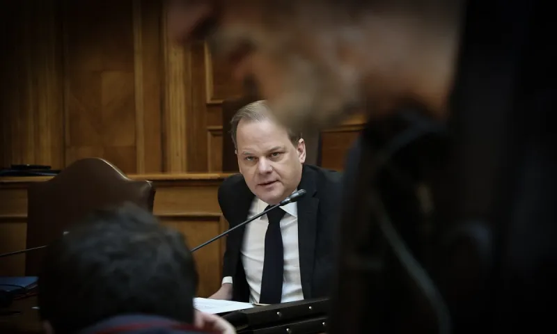 Κώστας Καραμανλής: Απίστευτο! Ακόμα δεν έχει καταλάβει πώς λειτουργούν τα τρένα μετά τα Τέμπη