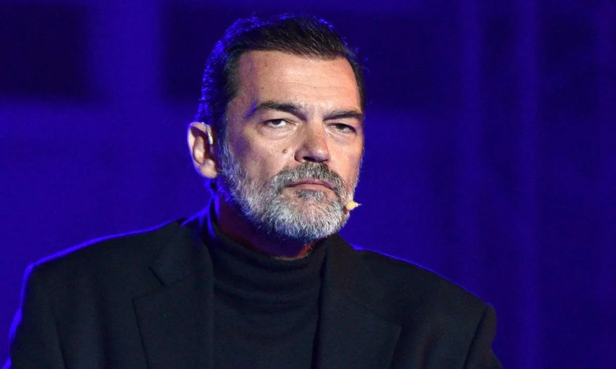 «Αυτό τους μάρανε, μια άποψη ενός καλλιτέχνη; Δεν κοιτάνε αυτά που έχουν κάνει;», είπε ο Κωνσταντίνος Καζάκος σε συνέντευξή του.