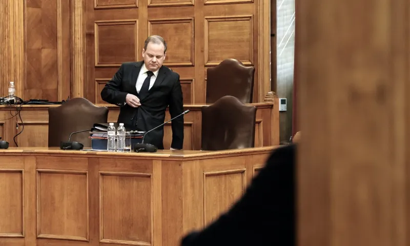 Τέμπη - Καραμανλής: Ε, ρε Μελισσανίδης που σας χρειάζεται να σας βάλει να σφυράτε στα τρένα...
