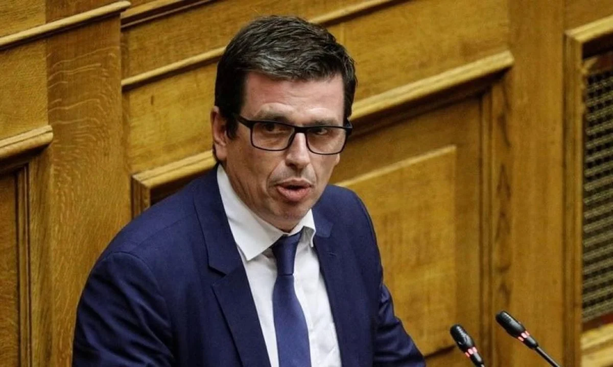 Την ώρα που νομιμοποιεί χιλιάδες πιστούς της Σαρία, ο Δημήτρης Καιρίδης βλέπει το ν/σ ως αντίσταση στον «φανατισμό» του Πούτιν και της Ορθοδοξίας!