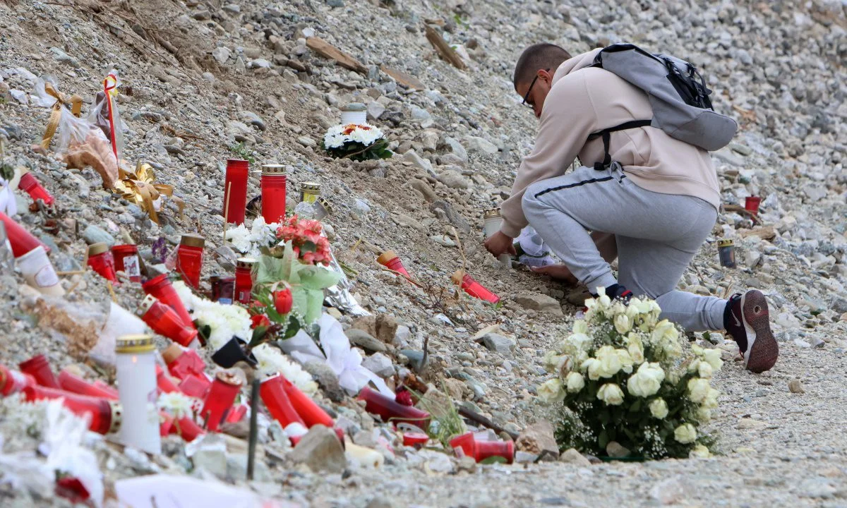 Η ανάρτηση του Περικλή Γκιόλια με αφορμή και το εγκληματικό δυστύχημα στα Τέμπη έχει έναν βασικό υπεύθυνο: Τον Κώστα Καραμανλή!