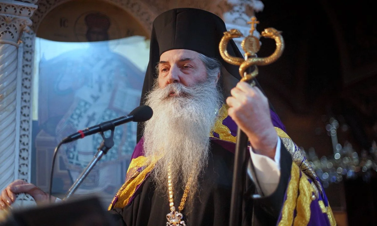 Με δυναμική και γενναία απόφαση, ο Μητροπολίτης Πειραιώς Σεραφείμ θέτει εκτός Εκκλησίας όσους κατέστρεψαν την οικογένεια με την ψήφο τους.
