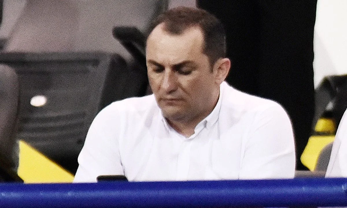 Ο Σταύρος Μάνταλος τα έχωσε στους διαιτητές για τις διαρροές και σε τηλεκριτικό για τις άστοχες ερωτήσεις που έκανε όταν ήταν εν ενεργεία!