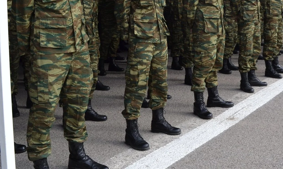 Στρατός: Σχέδιο για µικρή µείωση του χρόνου στράτευσης των ανδρών, που τώρα είναι 9 µήνες, αν το επιτρέψουν οι συνθήκες