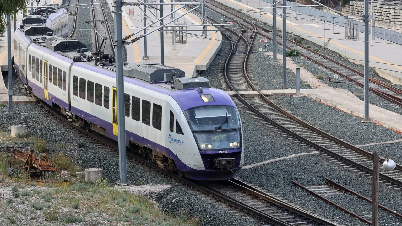Δύο τρένα βρέθηκαν σε πορεία σύγκρουσης στις Αχαρνές, με τον υπεύθυνο τηλεδιοίκησης να ουρλιάζει στον ασύρματο για να σταματήσει το ένα!